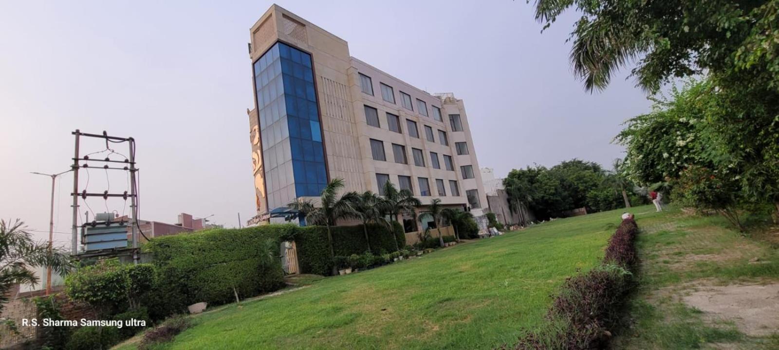 Maple Grand Hotel Agra  Exterior photo