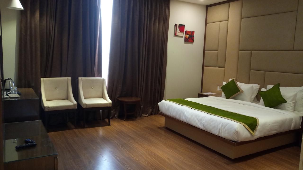 Maple Grand Hotel Agra  Exterior photo