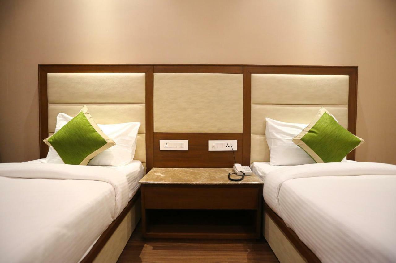 Maple Grand Hotel Agra  Exterior photo