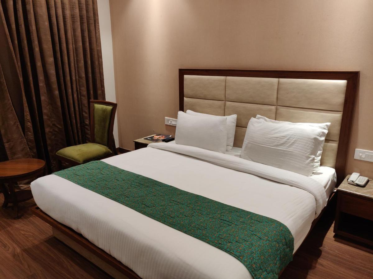 Maple Grand Hotel Agra  Exterior photo